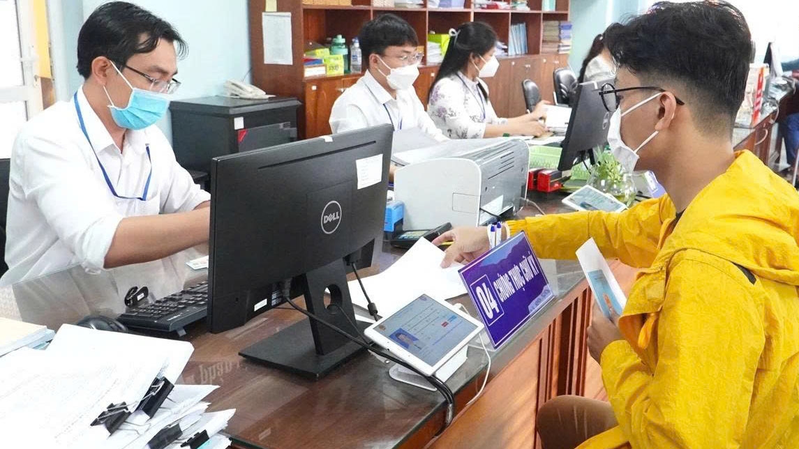 Hai khoản trợ cấp dành cho cán bộ nghỉ hưu trước tuổi do tinh giản biên chế